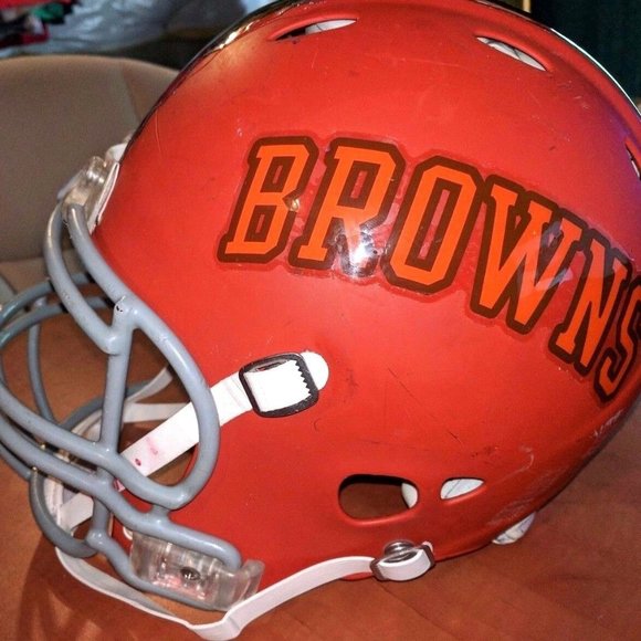 CLEVELAND BROWNS ALTERNATE LOGO CONCEPT RIDDELL REVOLUTION FOOTBALL HELMET(M)